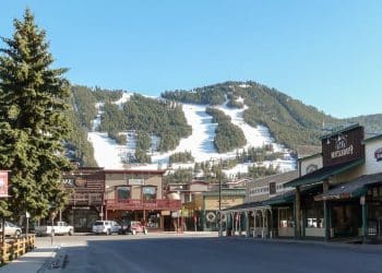 10 Famous Singers from Wyoming