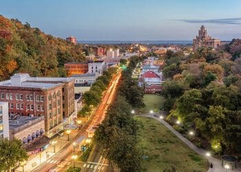 10 Famous Singers from Arkansas