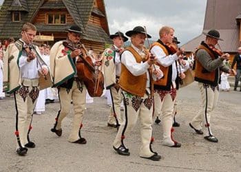 15 Best Folk Music Songs of All Time