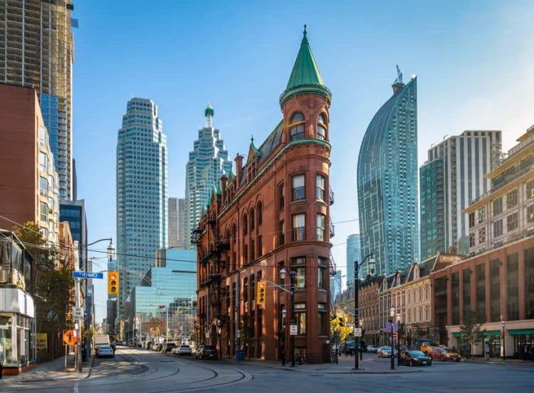 10 Famous Singers from Canada