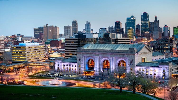 10 Famous Singers from Kansas