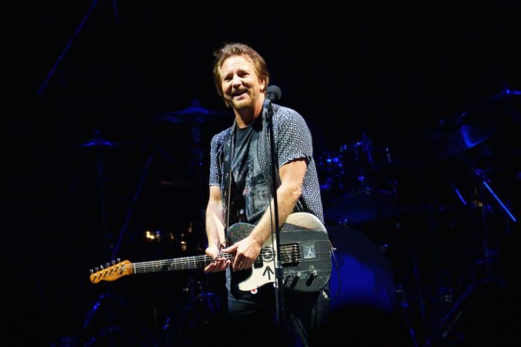 10 Best Eddie Vedder Songs of All Time - Singersroom.com