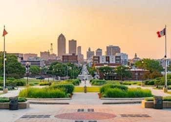 10 Famous Singers from Iowa