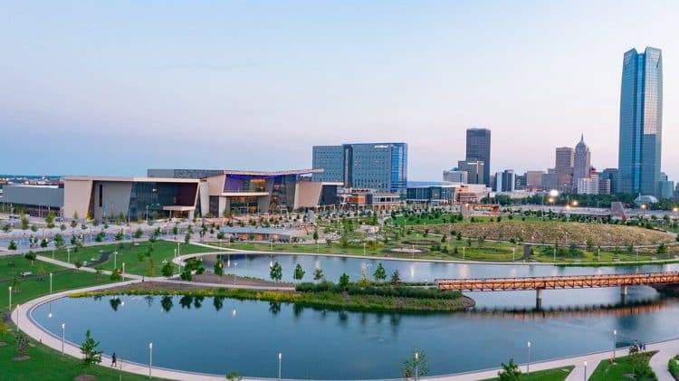 10 Famous Singers from Oklahoma