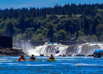 10 Famous Singers from Oregon