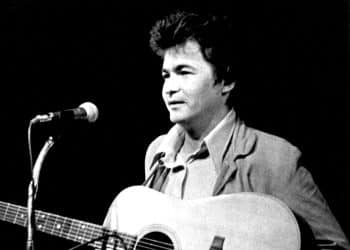 15 Best Folk Music Singers of All Time