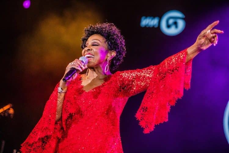 10 Best Gladys Knight Songs of All Time - Singersroom.com