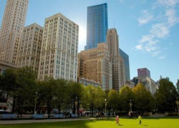 10 Famous Singers from Illinois