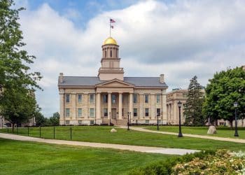 10 Famous Singers from Iowa