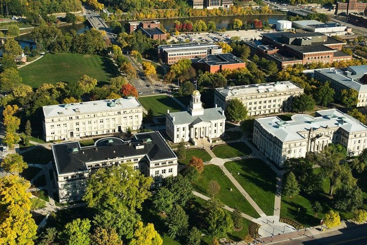 10 Famous Singers from Iowa