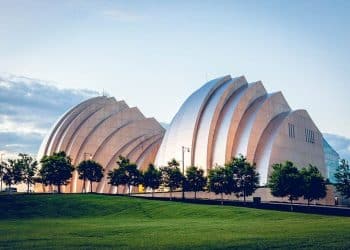 10 Famous Singers from Kansas