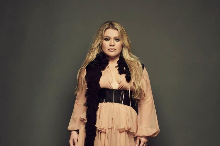 10 Best Kelly Clarkson Songs of All Time - Singersroom.com