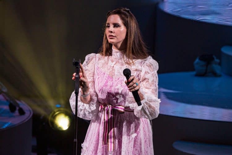 10 Best Lana Del Ray Songs of All Time - Singersroom.com