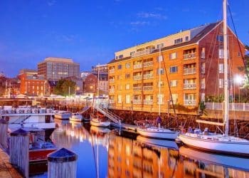 10 Famous Singers from Maine