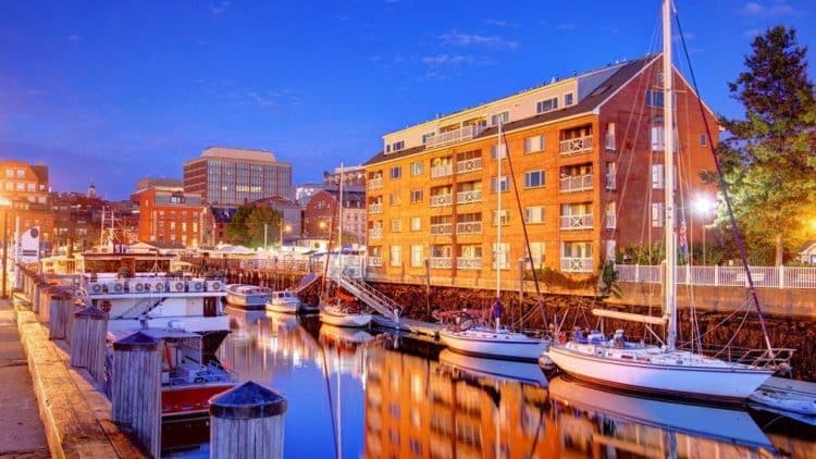 10 Famous Singers from Maine