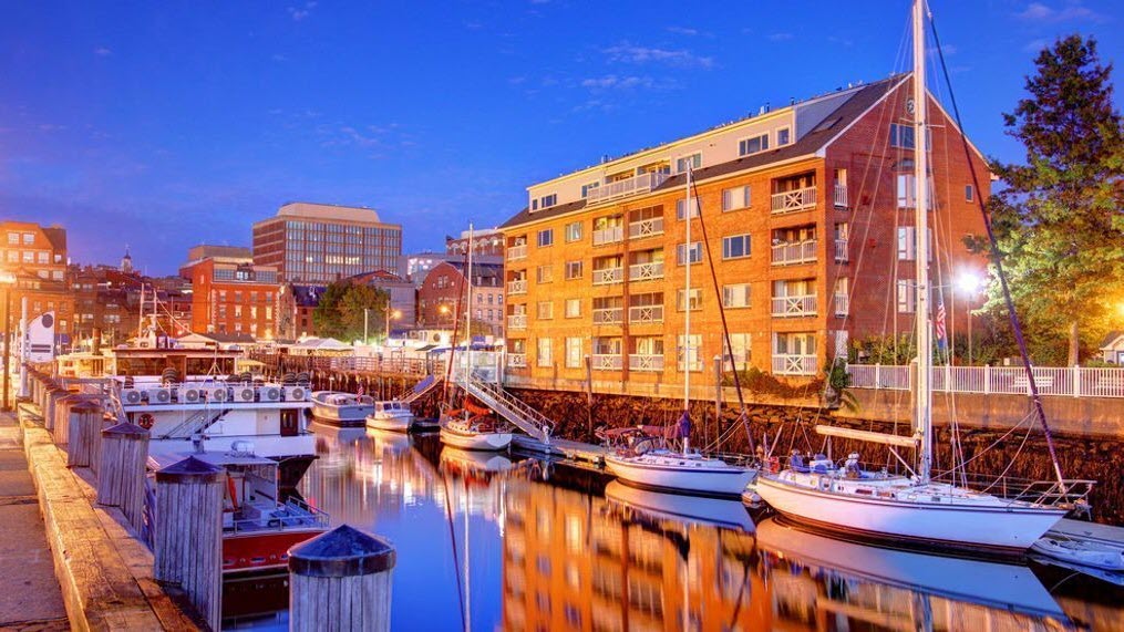 10 Famous Singers from Maine - Singersroom.com