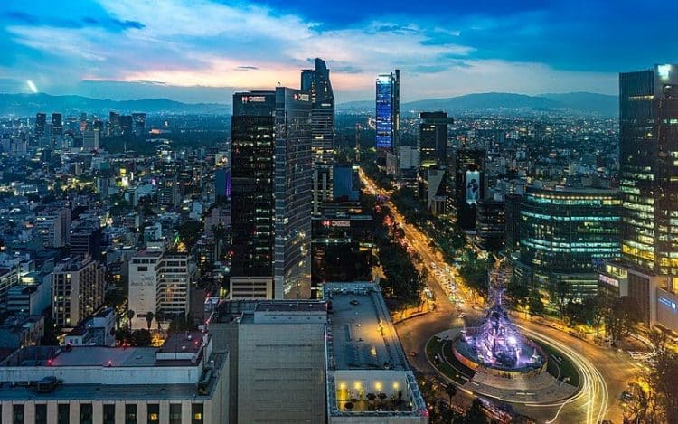 10 Famous Singers from Mexico