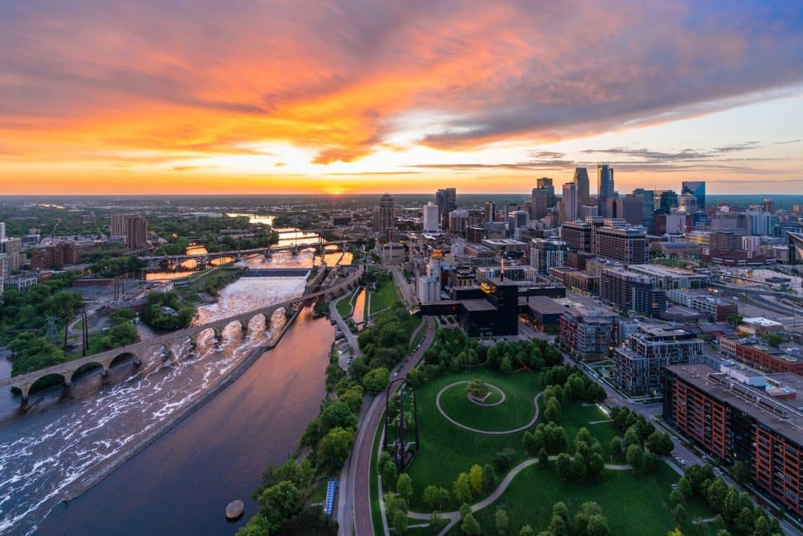 10 Famous Singers from Minnesota