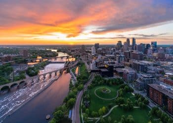 10 Famous Singers from Minnesota