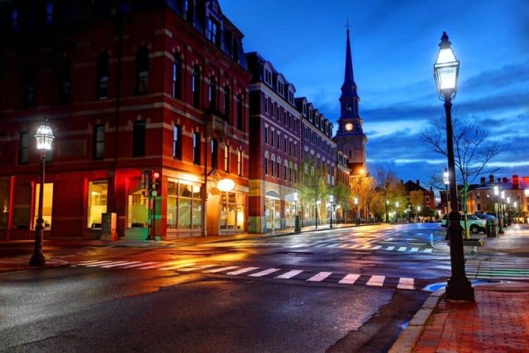 10 Famous Singers from New Hampshire