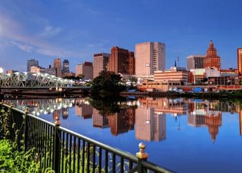 10 Famous Singers from New Jersey