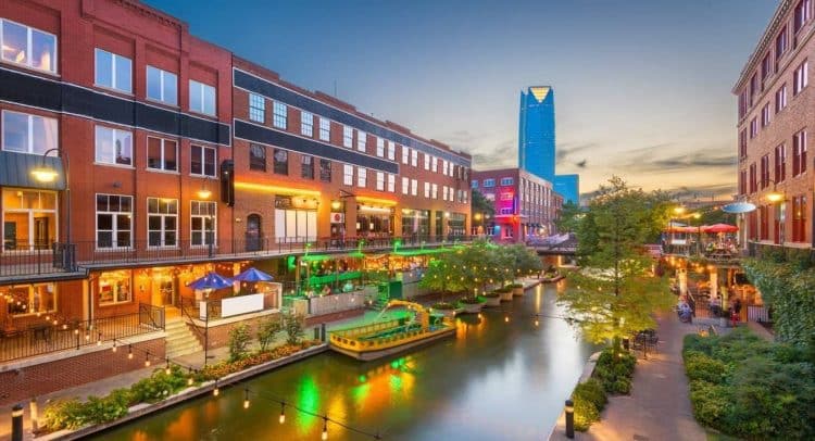 10 Famous Singers from Oklahoma