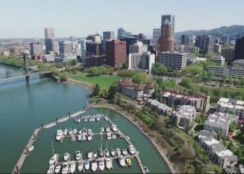 10 Famous Singers from Oregon