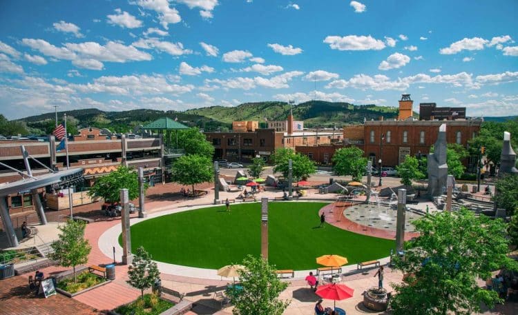 10 Famous Singers from South Dakota