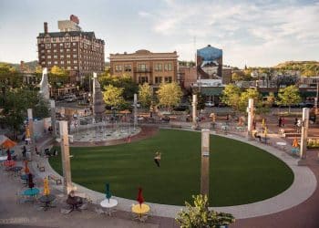 10 Famous Singers from South Dakota