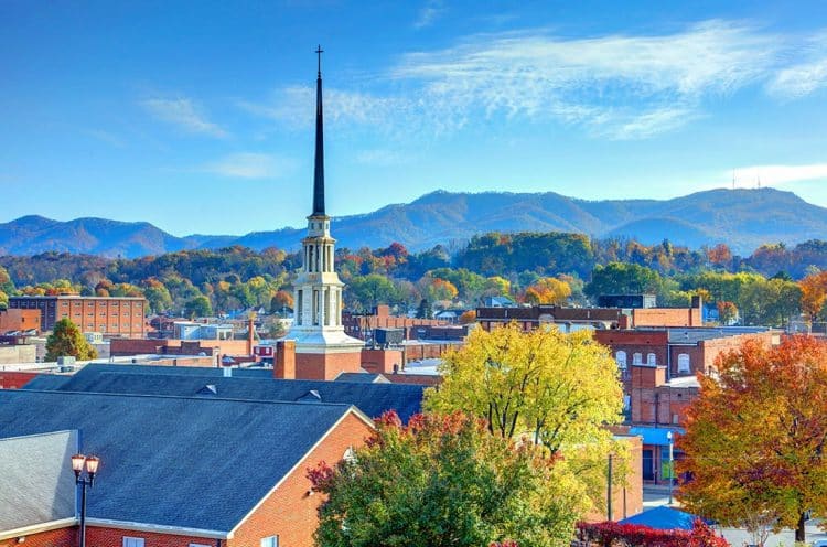 10 Famous Singers from Tennessee