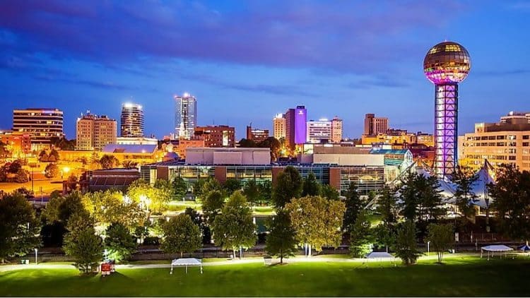 10 Famous Singers from Tennessee