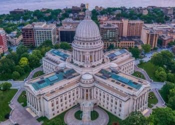 10 Famous Singers from Wisconsin