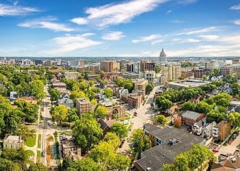 10 Famous Singers from Wisconsin