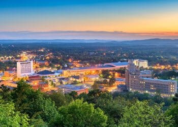 10 Famous Singers from Arkansas