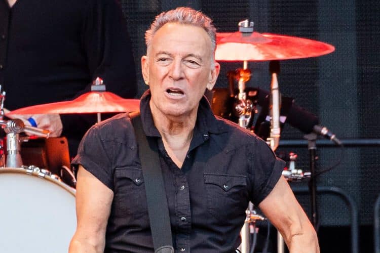 10 Best Bruce Springsteen Songs of All Time - Singersroom.com