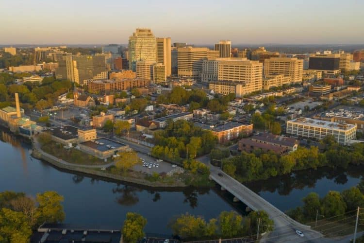 10 Famous Singers from Delaware