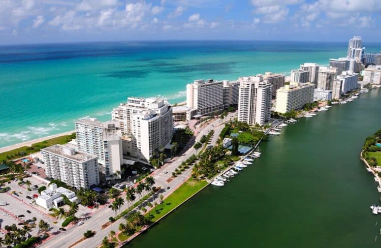 10 Famous Singers from Florida