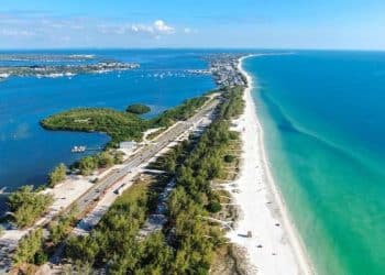 10 Famous Singers from Florida