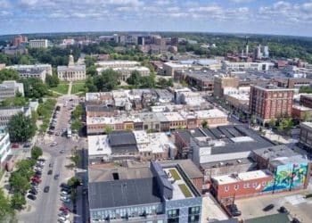 10 Famous Singers from Iowa