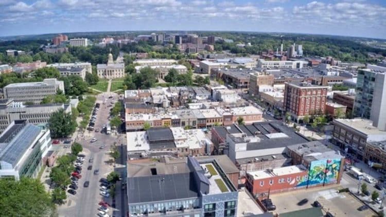 10 Famous Singers from Iowa