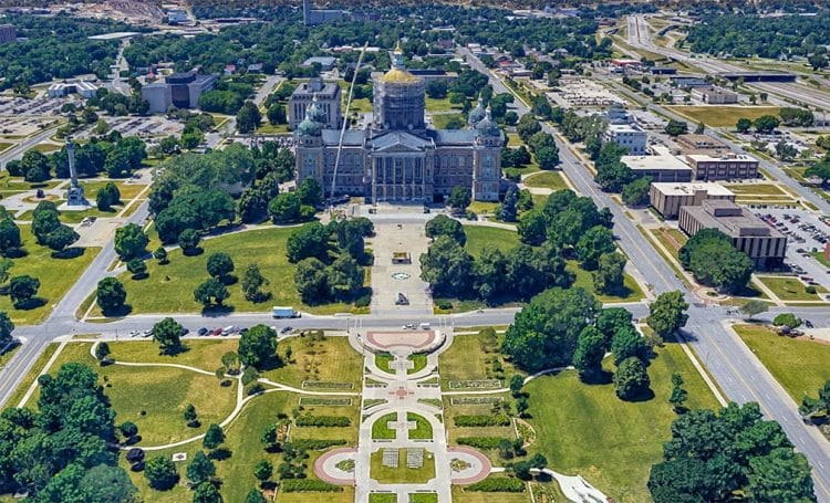 10 Famous Singers from Iowa