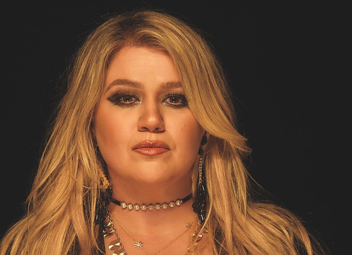 10 Best Kelly Clarkson Songs of All Time - Singersroom.com