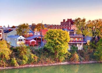 10 Famous Singers from Kentucky