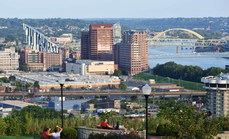 10 Famous Singers from Kentucky