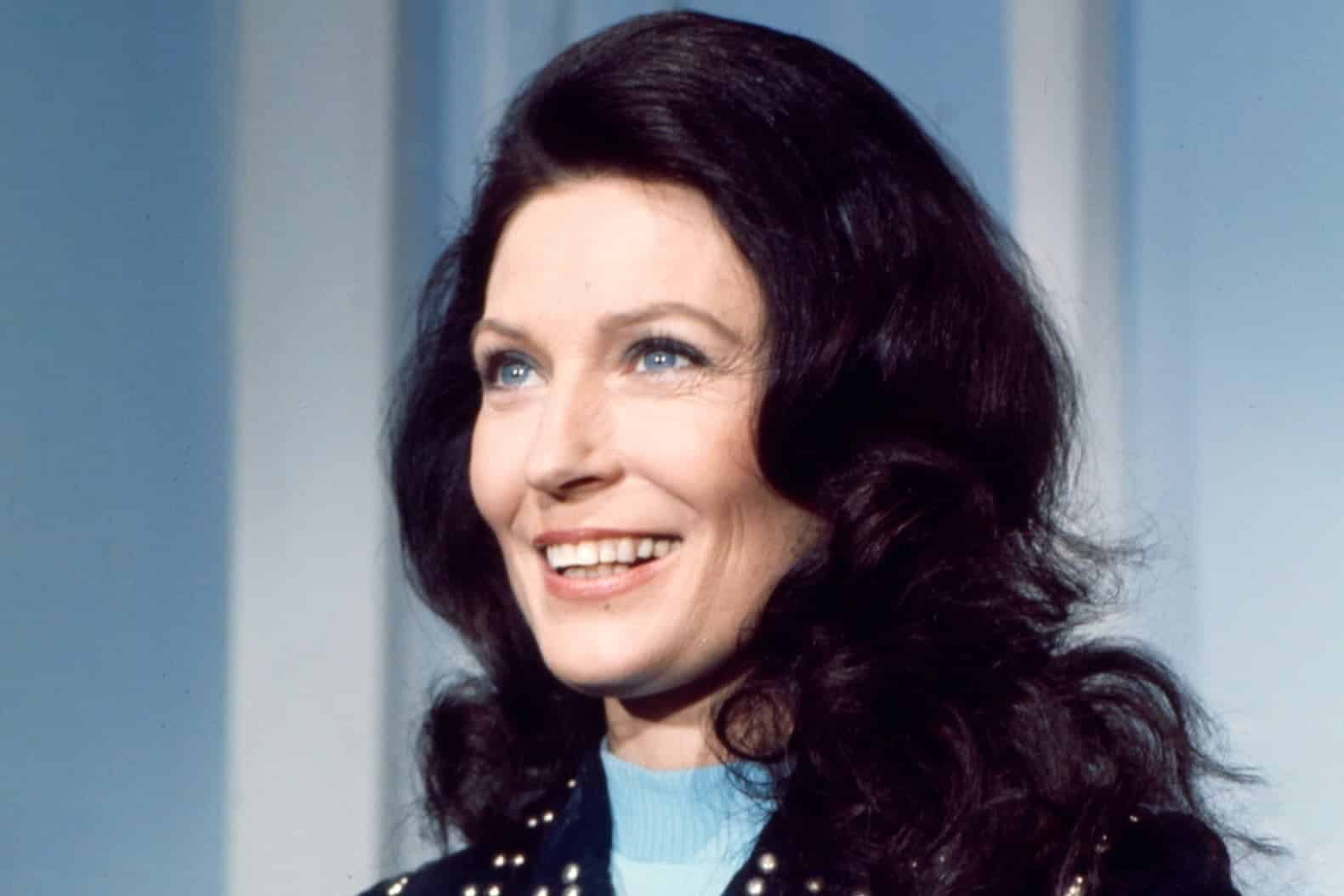 10 Best Loretta Lynn Songs of All Time - Singersroom.com