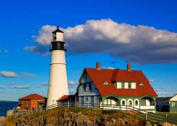 10 Famous Singers from Maine