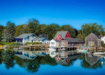 10 Famous Singers from Maine