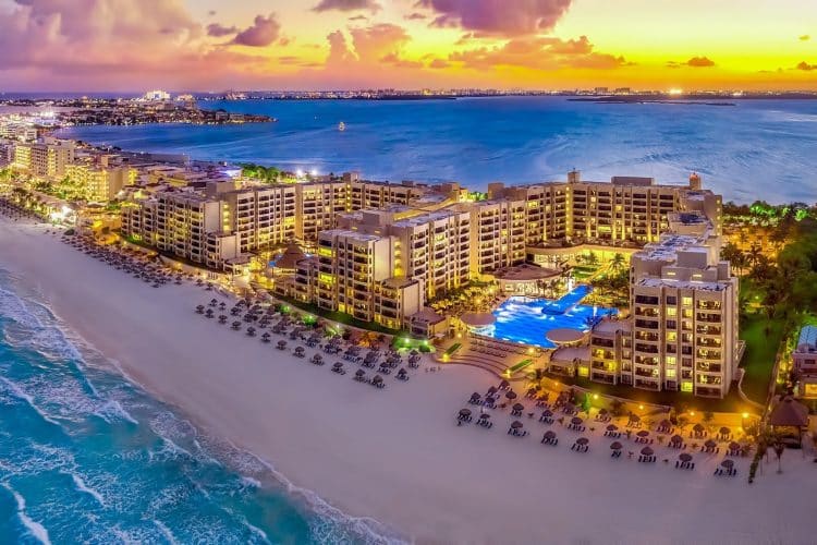 10 Famous Singers from Mexico