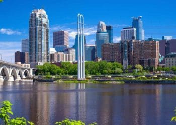 10 Famous Singers from Minnesota