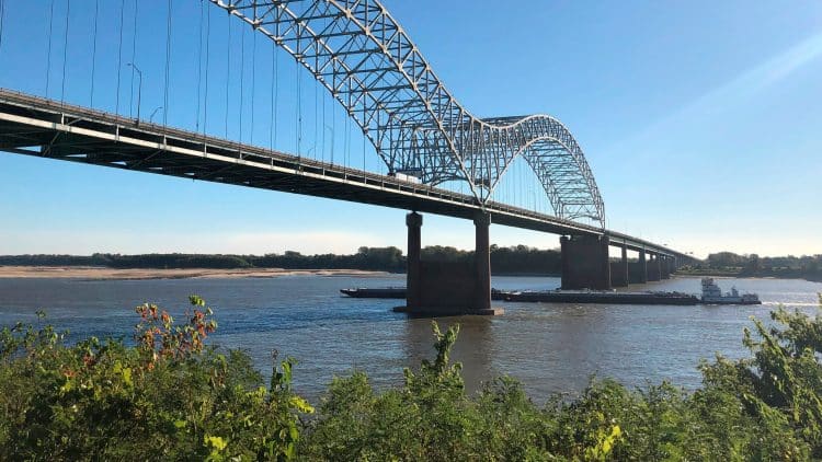 10 Famous Singers from Mississippi